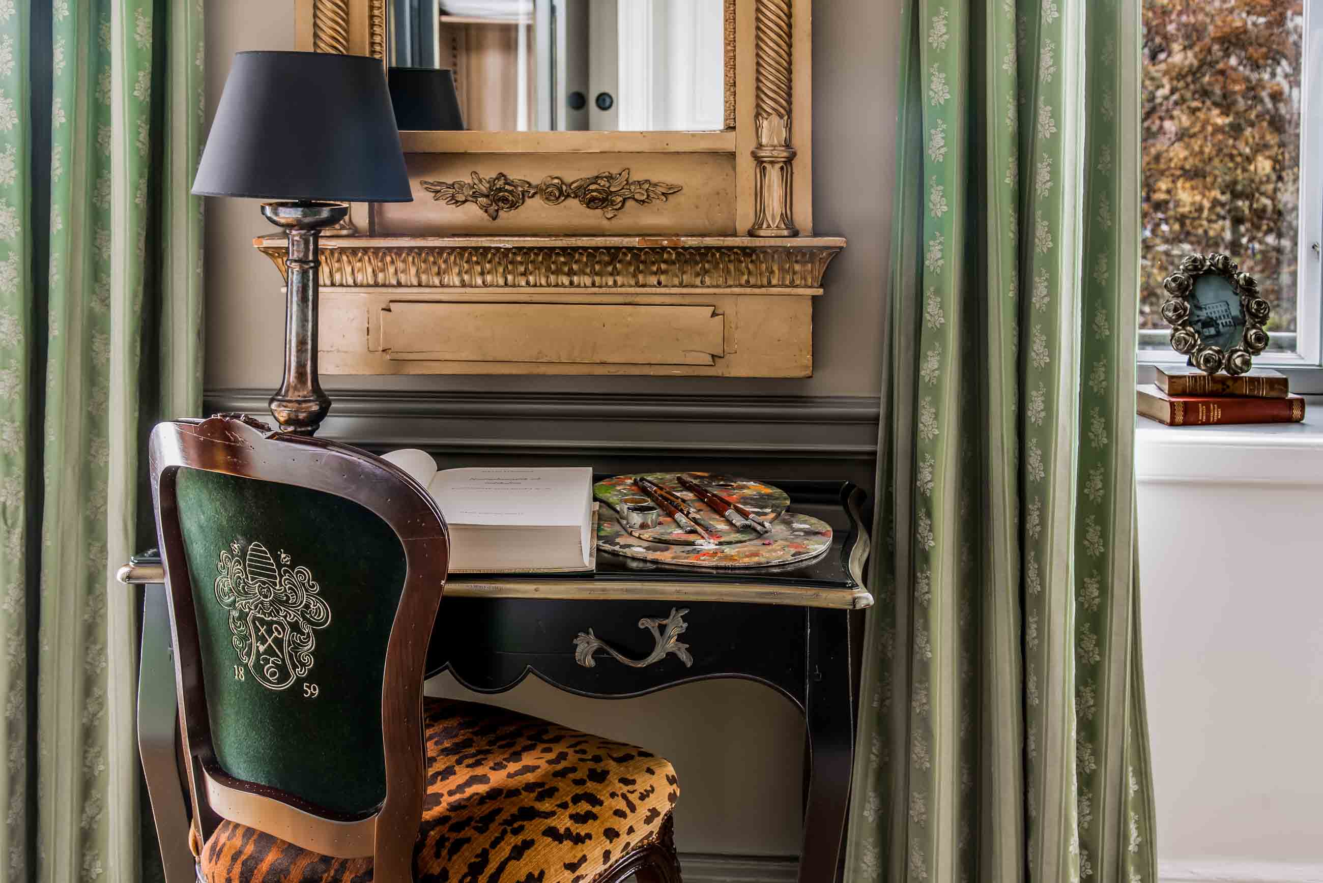 Målarmaterial på hotellrum eggers i göteborg