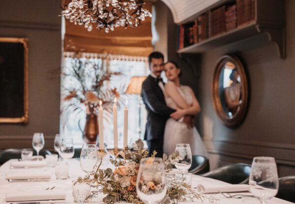 brudpar i lokalen kajutan