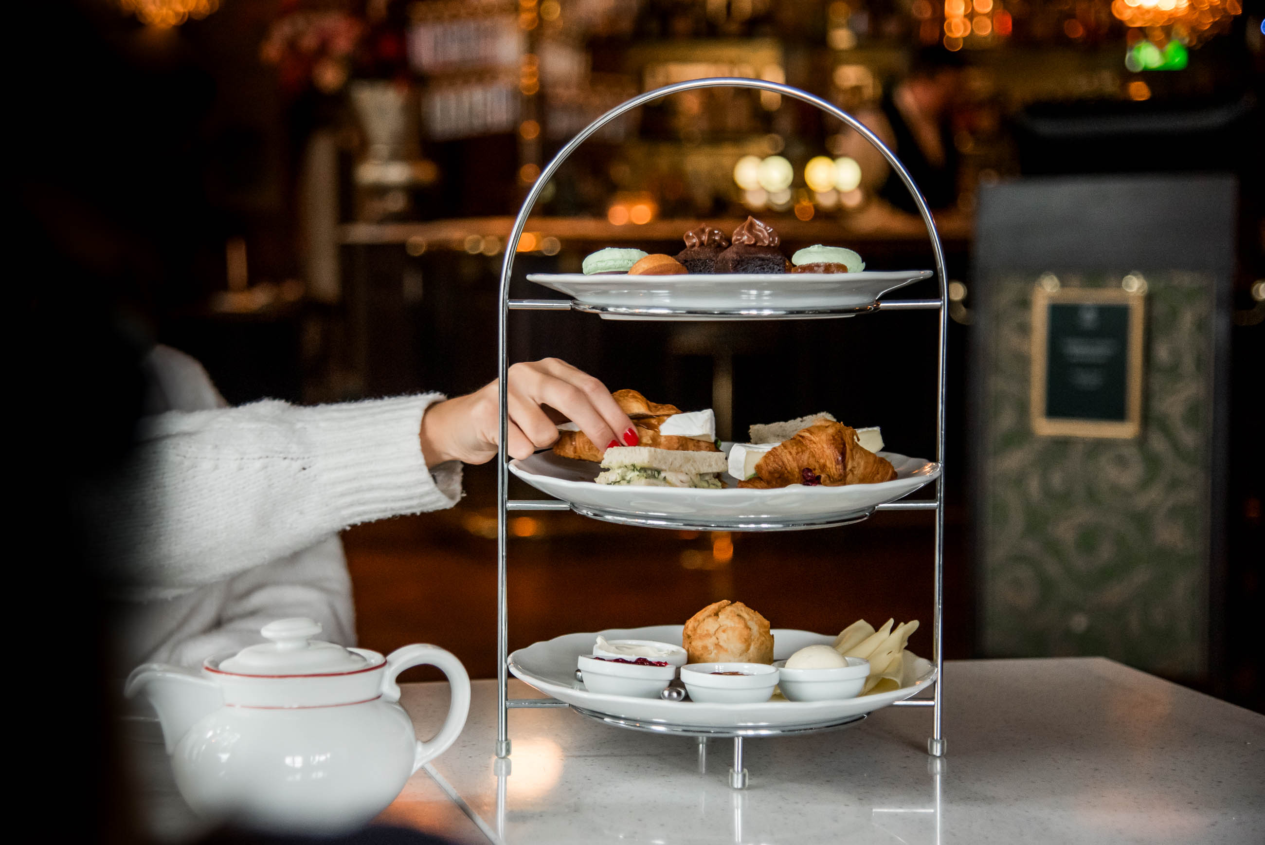 ett våningsfat på afternoon tea