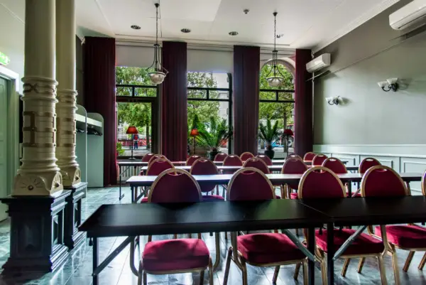 drottningsalen konferenslokal med utsikt över drottningtorget