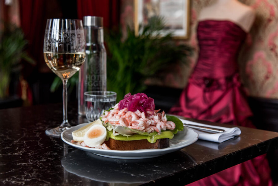 Eggers räkmacka i lobbyn