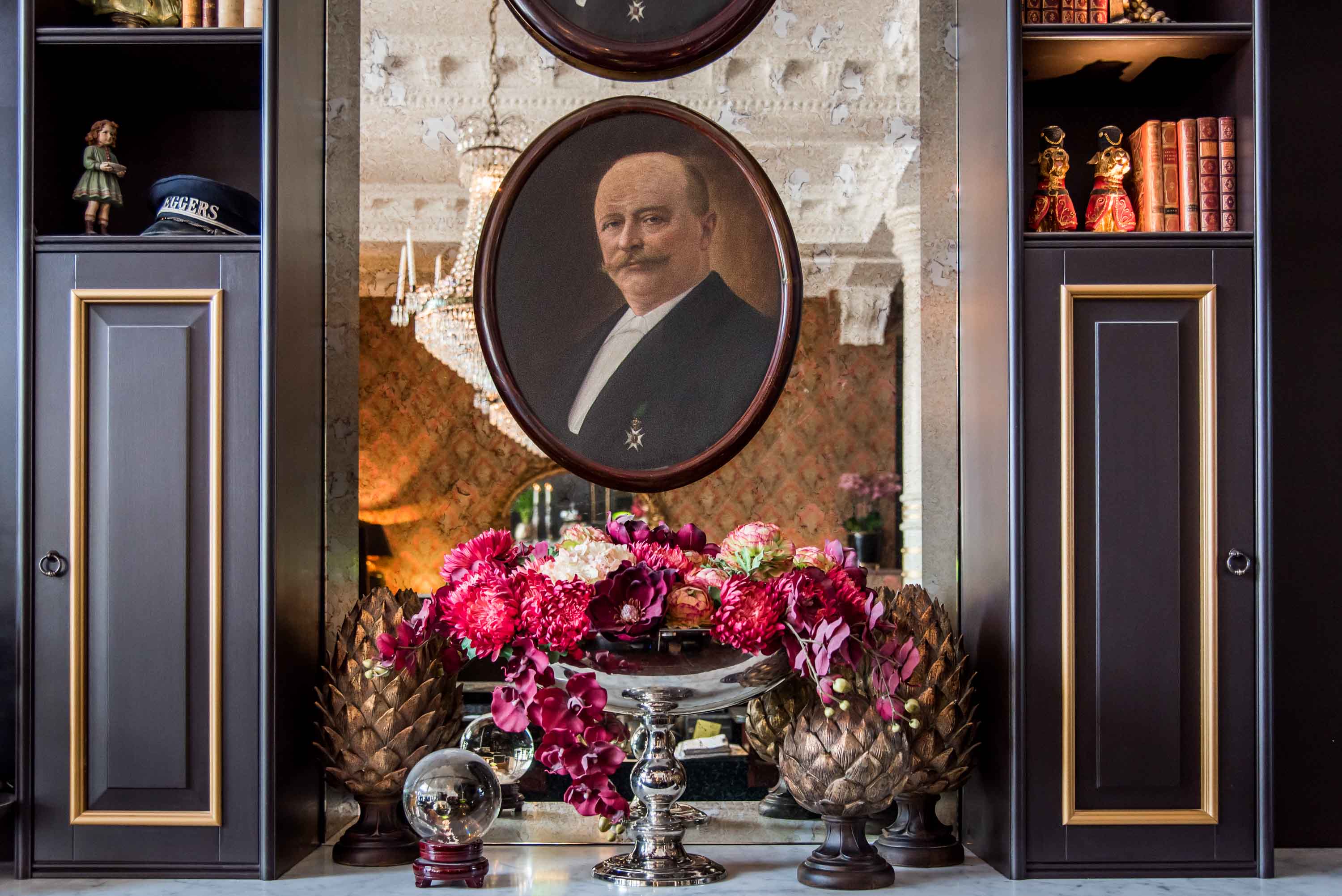 tavla med emil eggers i receptionen