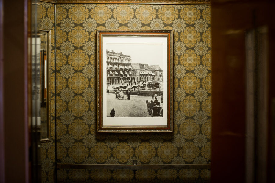 Interiör i hissen på Hôtel Eggers