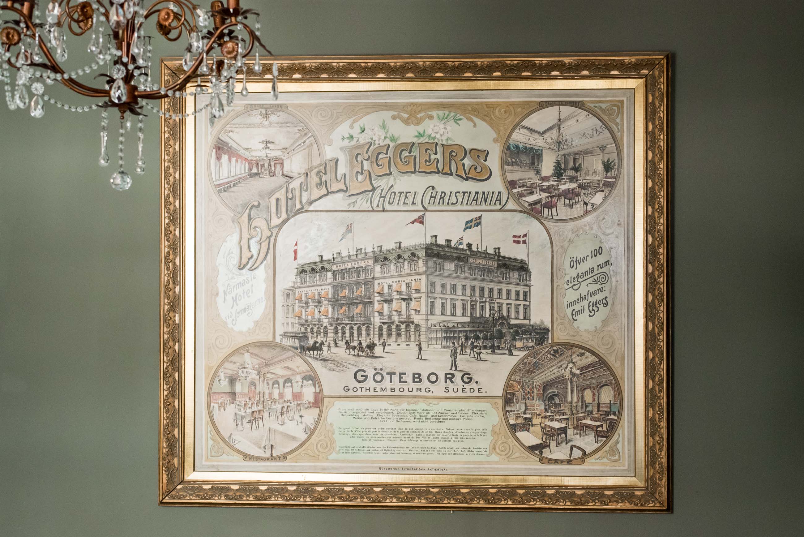 Tavla med historisk artikel om Hotel Eggers