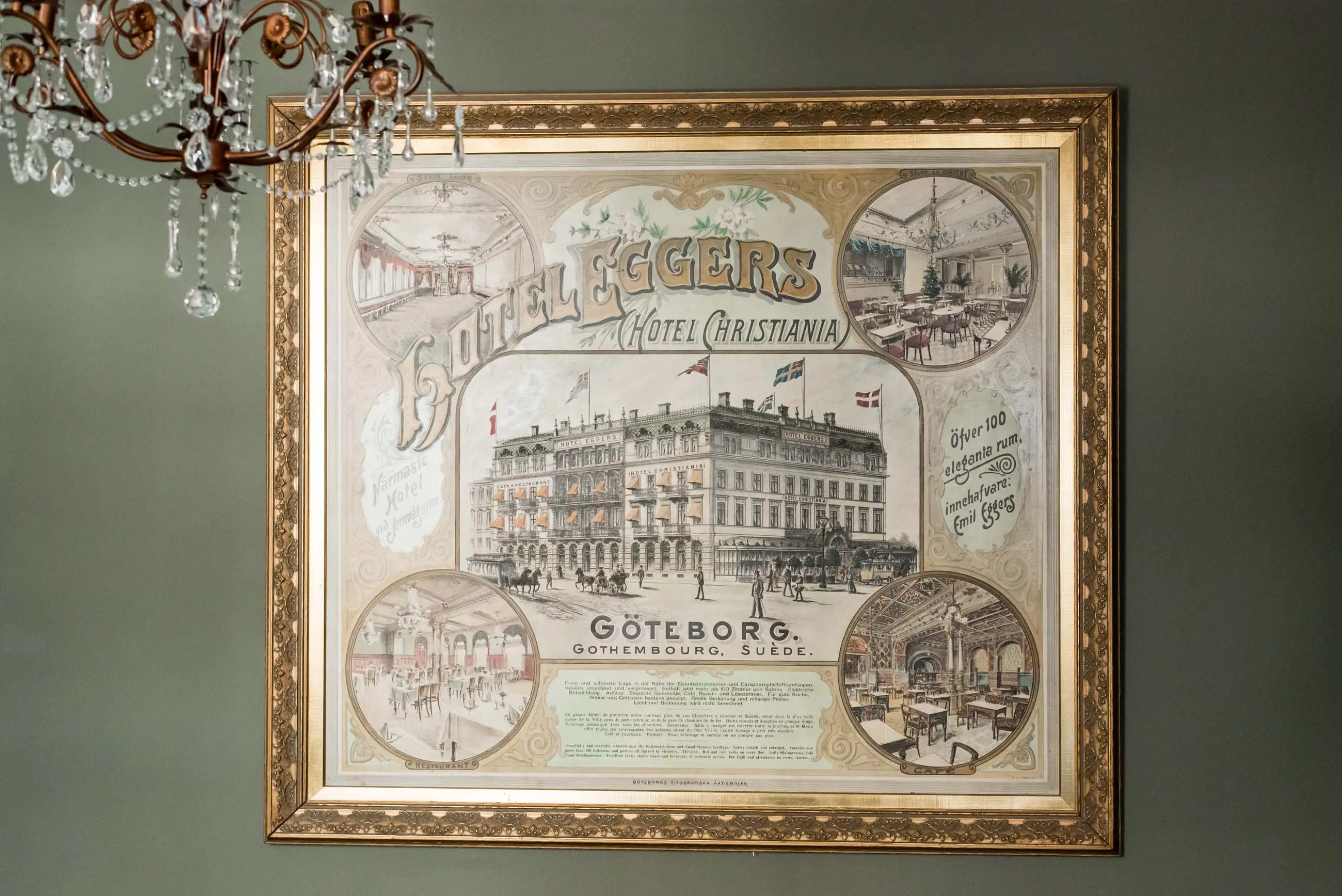 Tavla med historisk artikel om Hotel Eggers