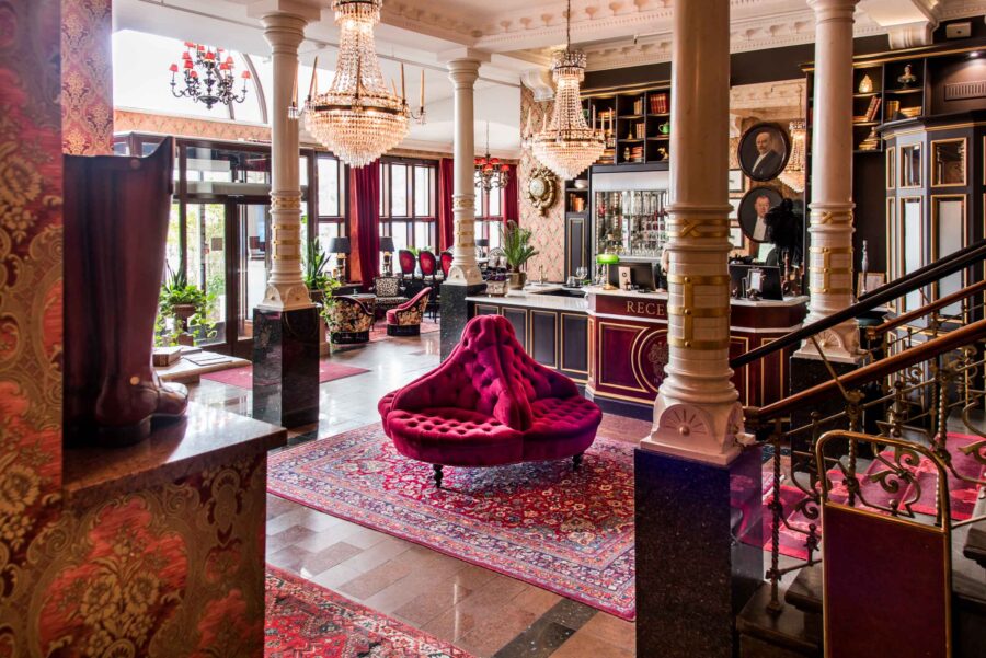 lobby och reception på hotel eggers