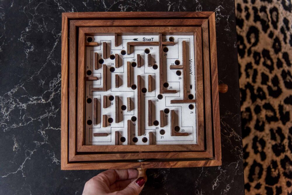 labyrintspel i lobbyn