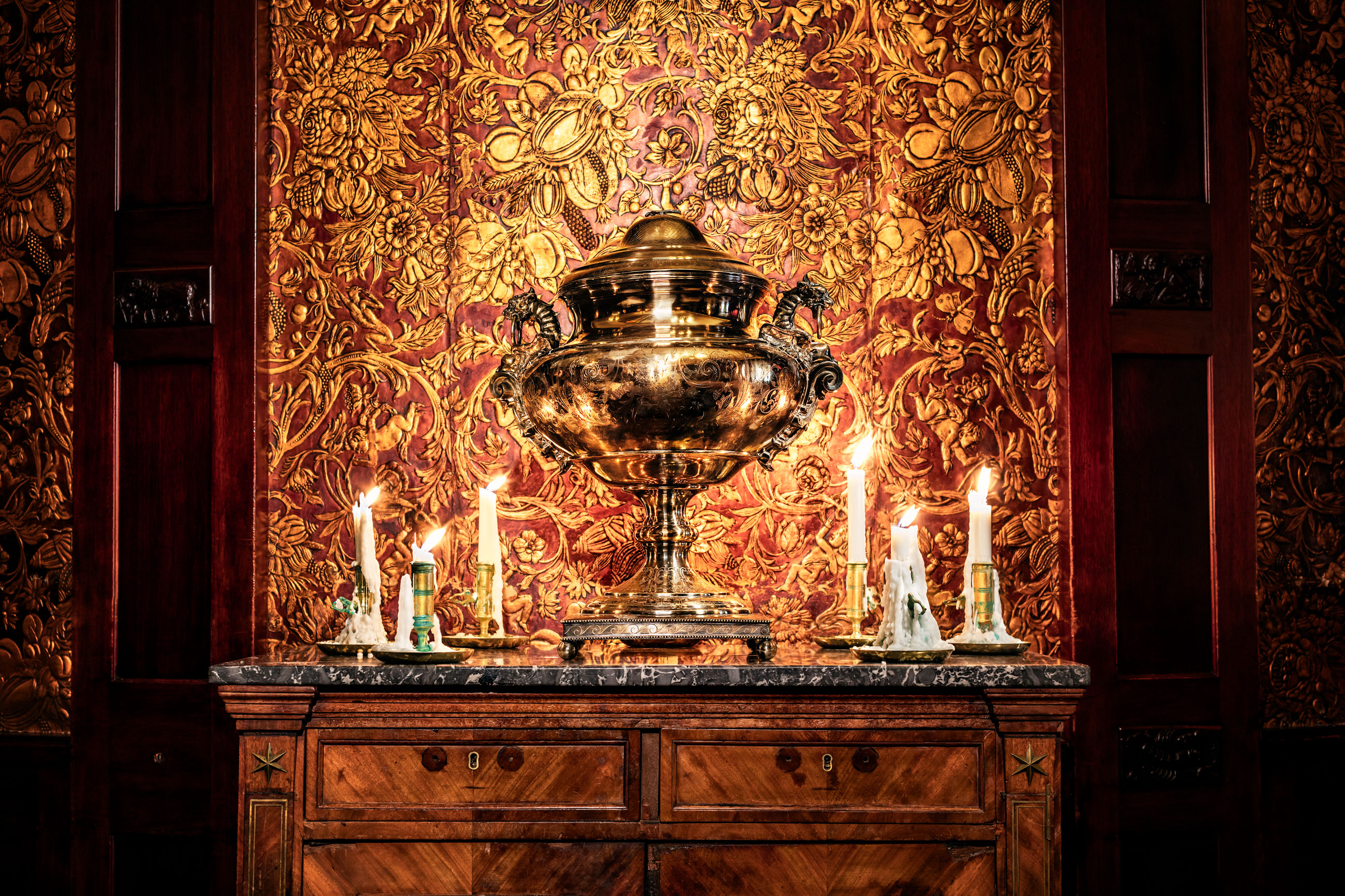 Gyllenlädertapeten på Hôtel Eggers